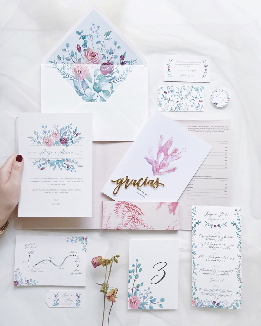 Qué incluir en las invitaciones de boda